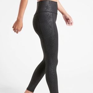 Athleta Salutation Stash pocket ll embossed tight